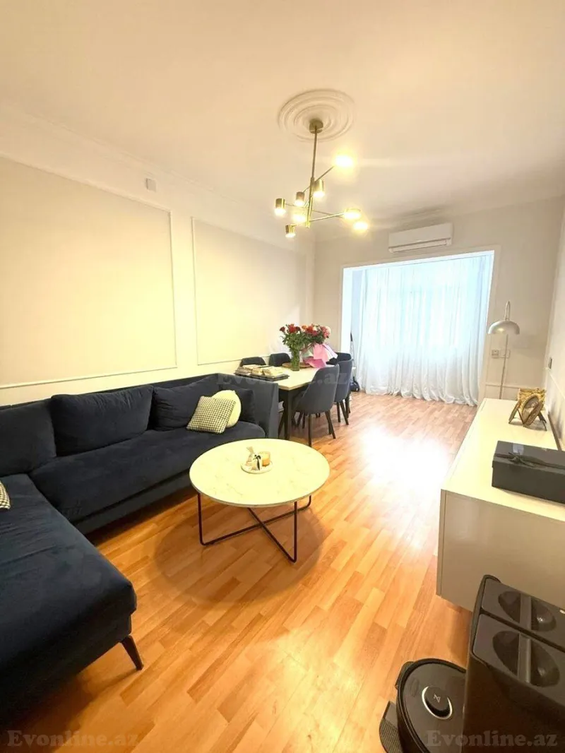 3 otaqlı Mənzil 95 m² 8-ci mikrorayon Satılır