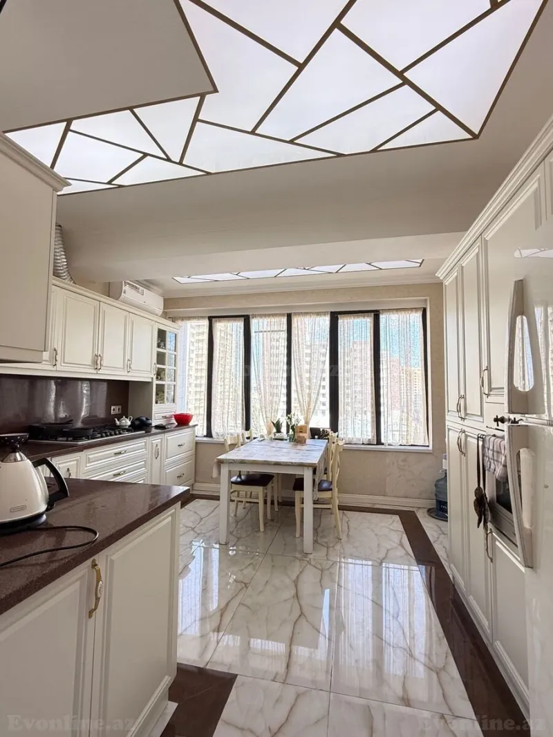 4 otaqlı Mənzil 160 m² 28 May m. Satılır