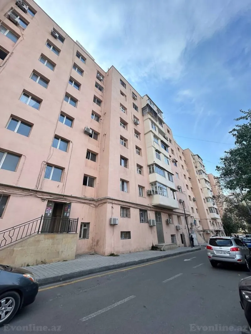 4 otaqlı Mənzil 90 m² Neftçilər m. Satılır