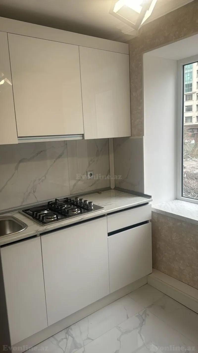 Satılır 2 otaqlı Mənzil Köhnə tikili 58 m² 8 Noyabr m. - şəkil 3