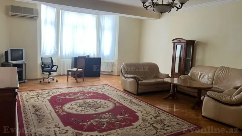 3 otaqlı Mənzil 150 m² Nizami m. Kirayə verilir