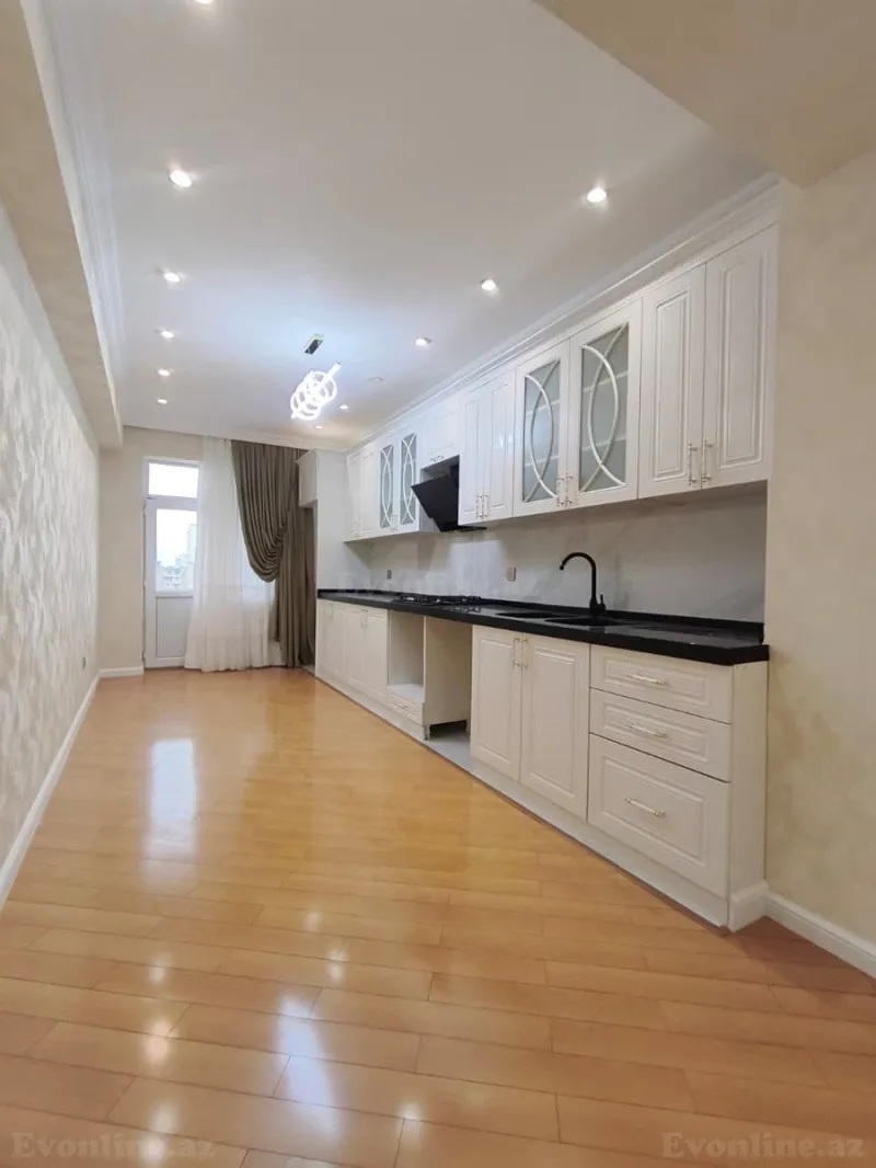 3 otaqlı Mənzil 135 m² Əhmədli m. Satılır