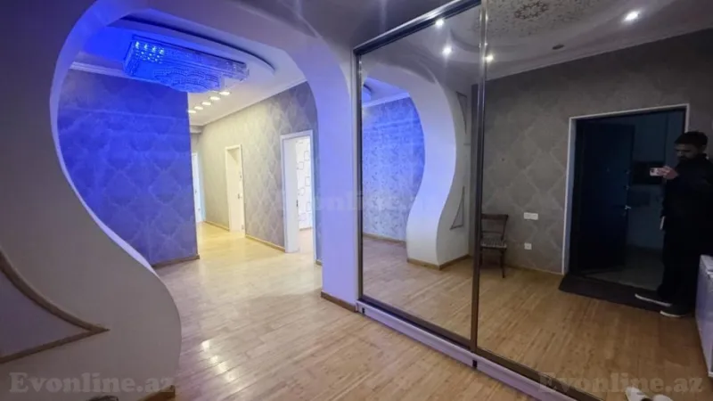 3 otaqlı Mənzil 135 m² 8 Noyabr m. Satılır