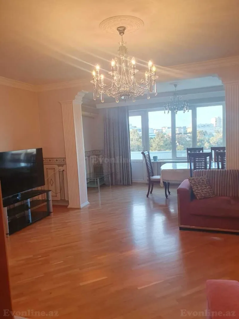 5 otaqlı Mənzil 120 m² 20-ci sahə Satılır