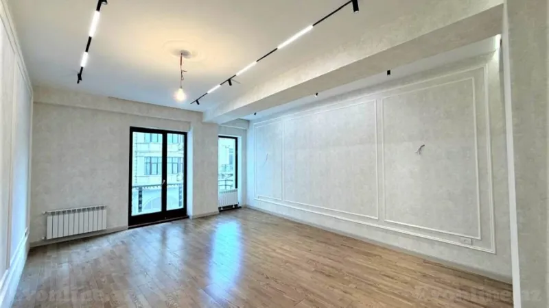 Kirayə verilir 4 otaqlı Mənzil Yeni tikili 200 m² Sahil m.