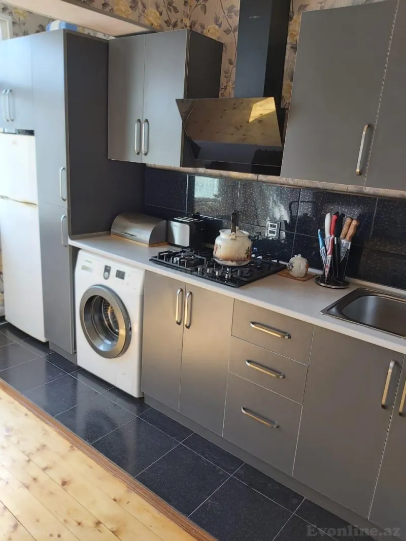 Satılır 4 otaqlı Mənzil Köhnə tikili 100 m² Yeni Günəşli - şəkil 5