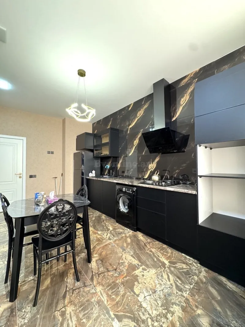 Kirayə verilir 2 otaqlı Mənzil Yeni tikili 85 m² İnşaatçılar m. - şəkil 14