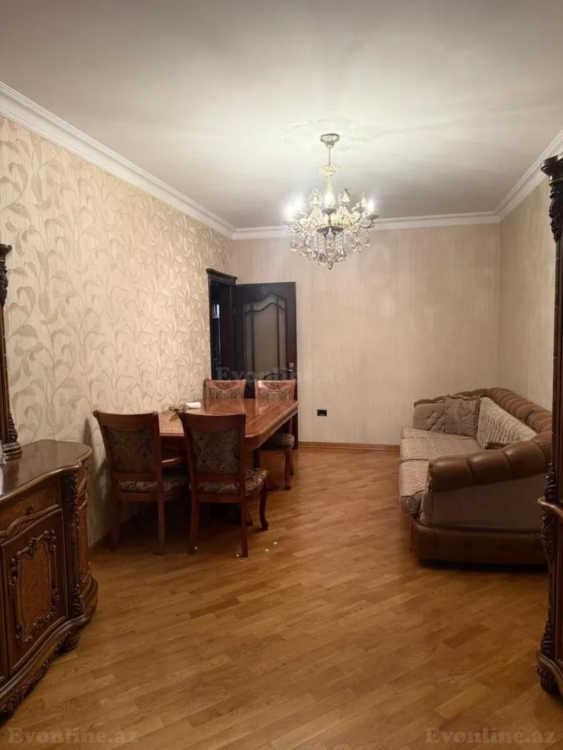 3 otaqlı Mənzil 85 m² 8-ci mikrorayon Satılır