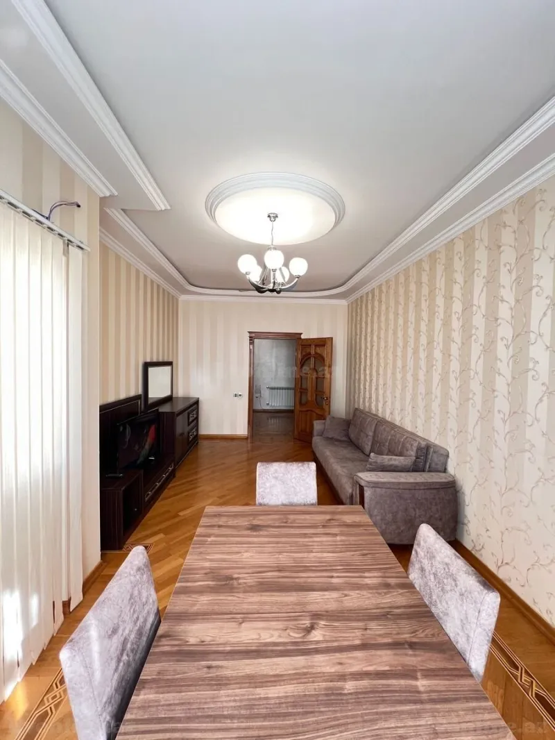 Kirayə verilir 3 otaqlı Mənzil Yeni tikili 110 m² 8 Noyabr m.