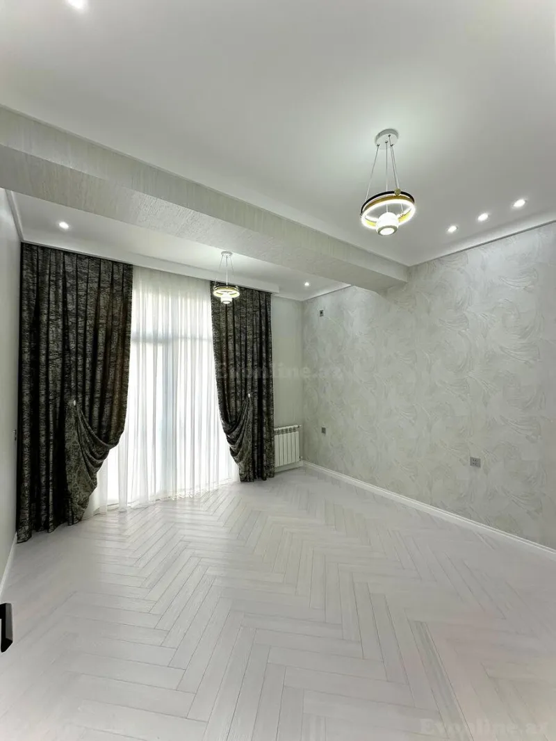 Satılır 4 otaqlı Mənzil Yeni tikili 131 m² Memar Əcəmi m.