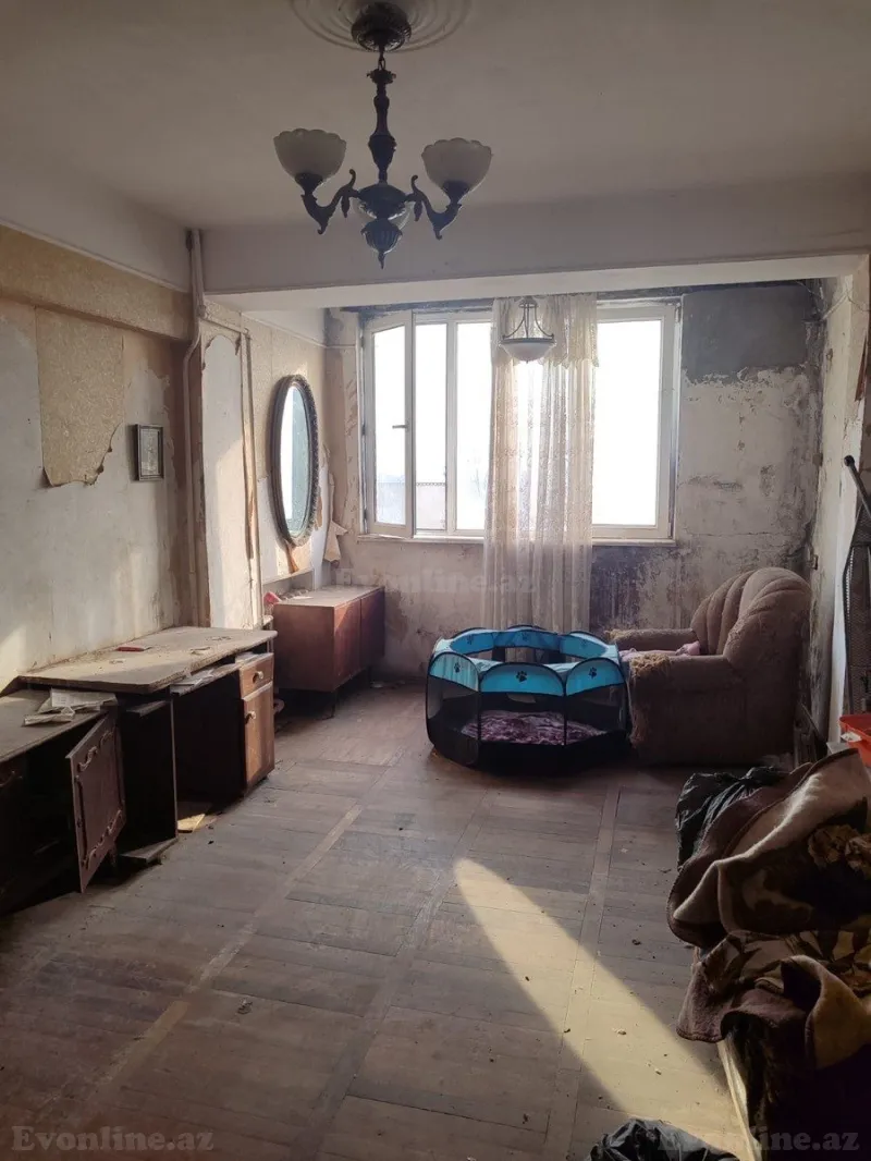 Satılır 4 otaqlı Mənzil Köhnə tikili 100 m² Gənclik m. - şəkil 2