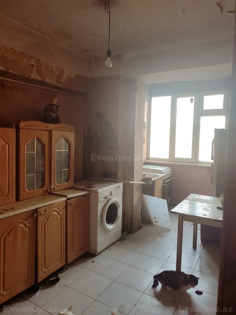 Satılır 4 otaqlı Mənzil Köhnə tikili 100 m² Gənclik m. - şəkil 6