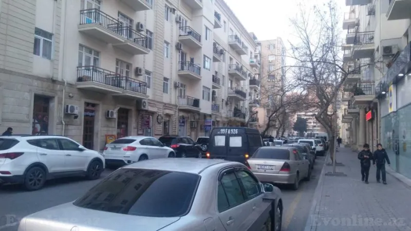 Kirayə verilir 2 otaqlı Mənzil Köhnə tikili 70 m² 28 May m.