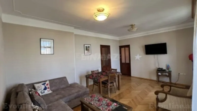 Satılır 4 otaqlı Mənzil Köhnə tikili 100 m² Gənclik m. - şəkil 7