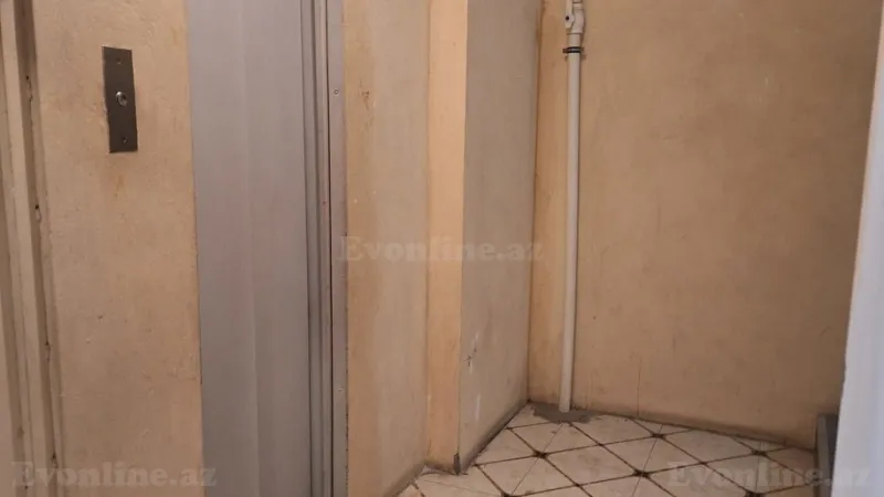 Satılır 4 otaqlı Mənzil Köhnə tikili 100 m² Gənclik m. - şəkil 16