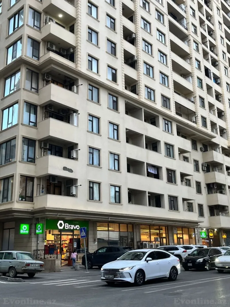 Satılır 3 otaqlı Mənzil Yeni tikili 83 m² 8 Noyabr m.
