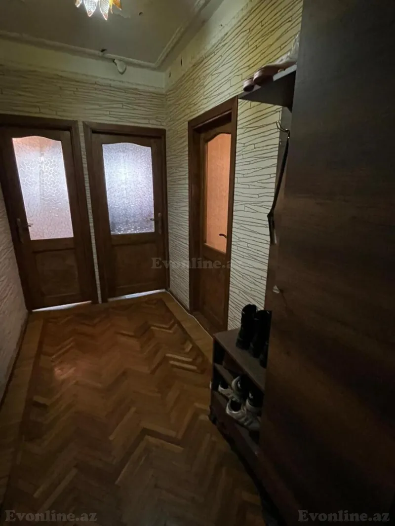 Satılır 2 otaqlı Mənzil Köhnə tikili 70 m² Gənclik m. - şəkil 4