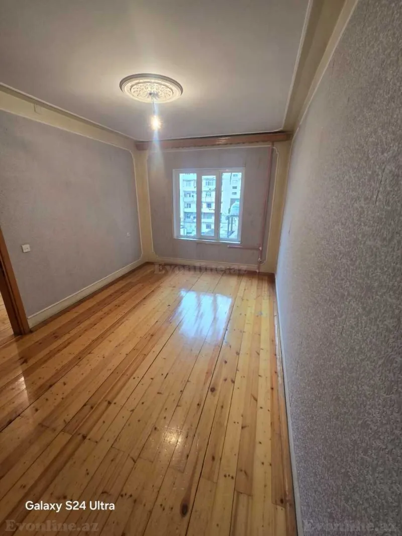 Satılır 5 otaqlı Mənzil Köhnə tikili 120 m² 8-ci mikrorayon