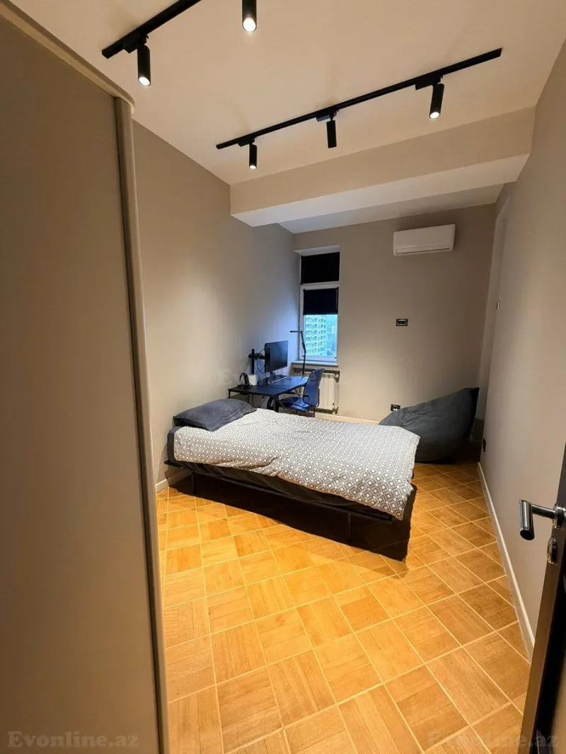 Satılır 4 otaqlı Mənzil Yeni tikili 150 m² Elmlər Akademiyası m. - şəkil 9