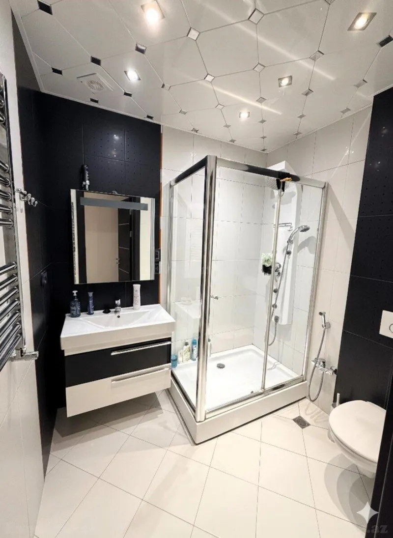 Satılır 4 otaqlı Mənzil Yeni tikili 150 m² Elmlər Akademiyası m. - şəkil 13