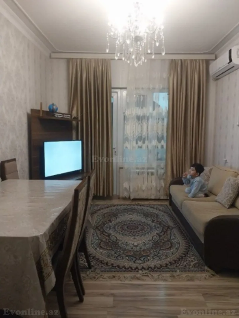 Satılır 2 otaqlı Mənzil Köhnə tikili 65 m² 8-ci mikrorayon - şəkil 2