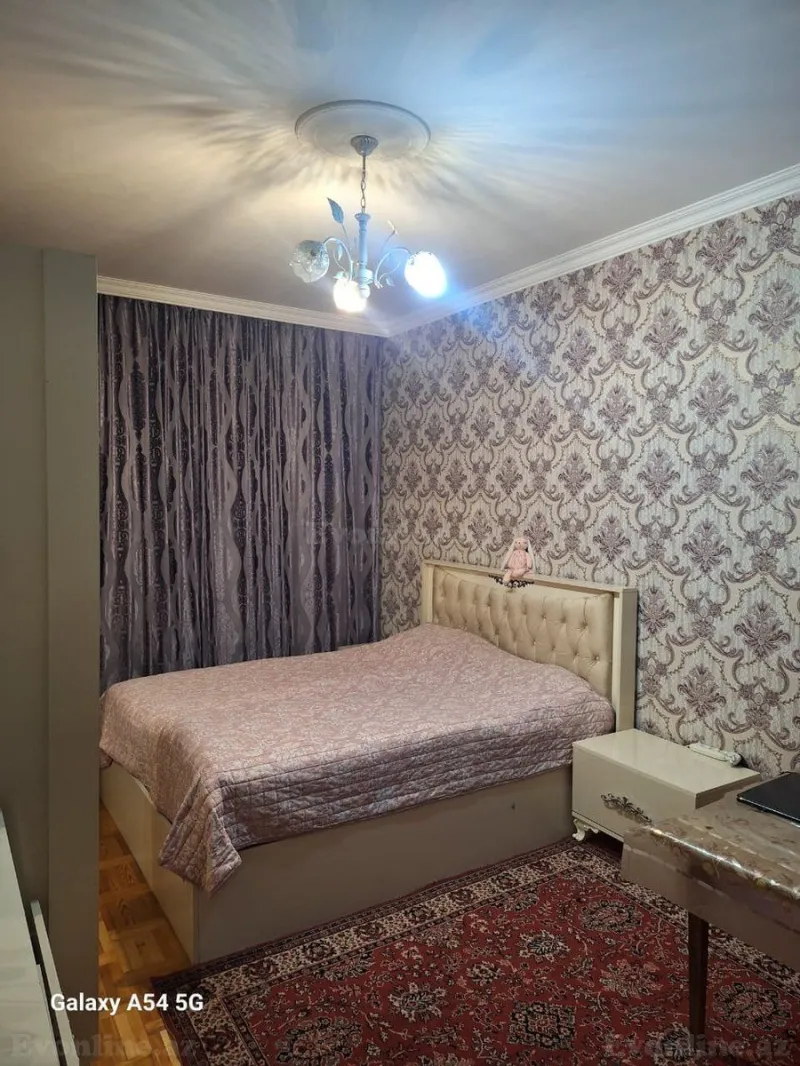 3 otaqlı Mənzil 90 m² 8-ci mikrorayon Satılır