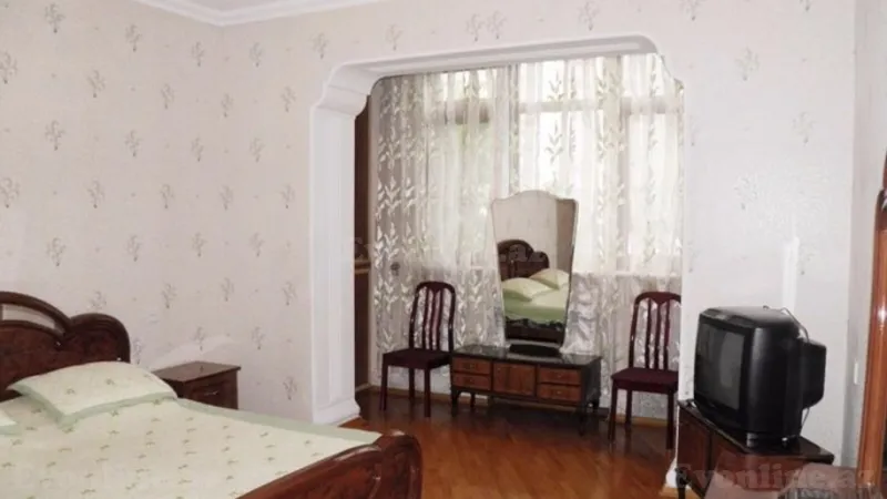 Kirayə verilir 2 otaqlı Mənzil Köhnə tikili 60 m² Sahil m. - şəkil 2