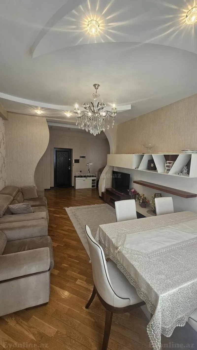 3 otaqlı Mənzil 81 m² 1-ci mikrorayon Satılır