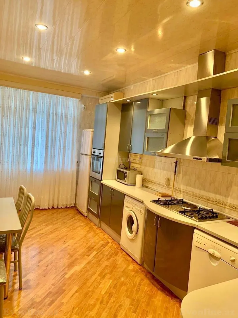 Kirayə verilir 4 otaqlı Mənzil Yeni tikili 200 m² Nizami m. - şəkil 13