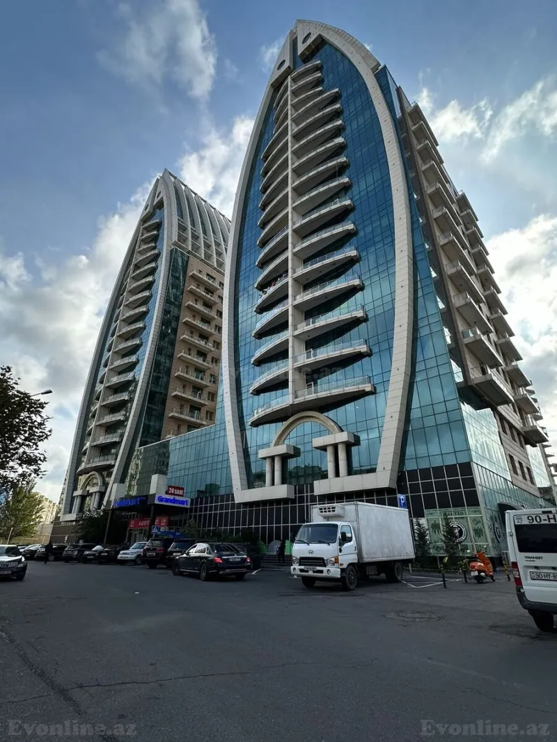 2 otaqlı Mənzil 83 m² Elmlər Akademiyası m. Satılır