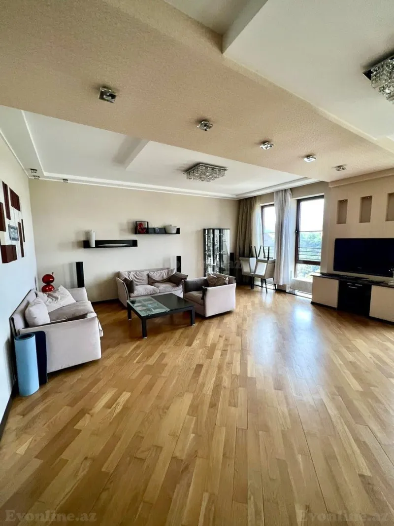 3 otaqlı Mənzil 180 m² Gənclik m. Kirayə verilir