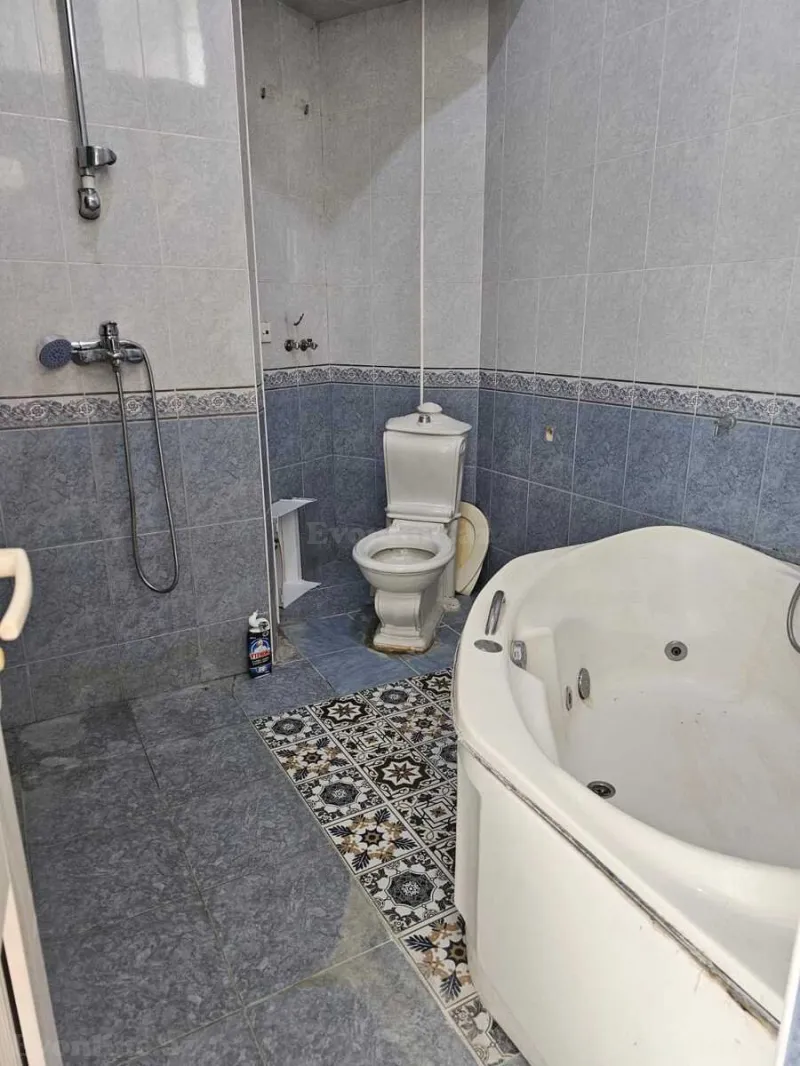 Satılır 4 otaqlı Mənzil Köhnə tikili 185 m² İçərişəhər m. - şəkil 12