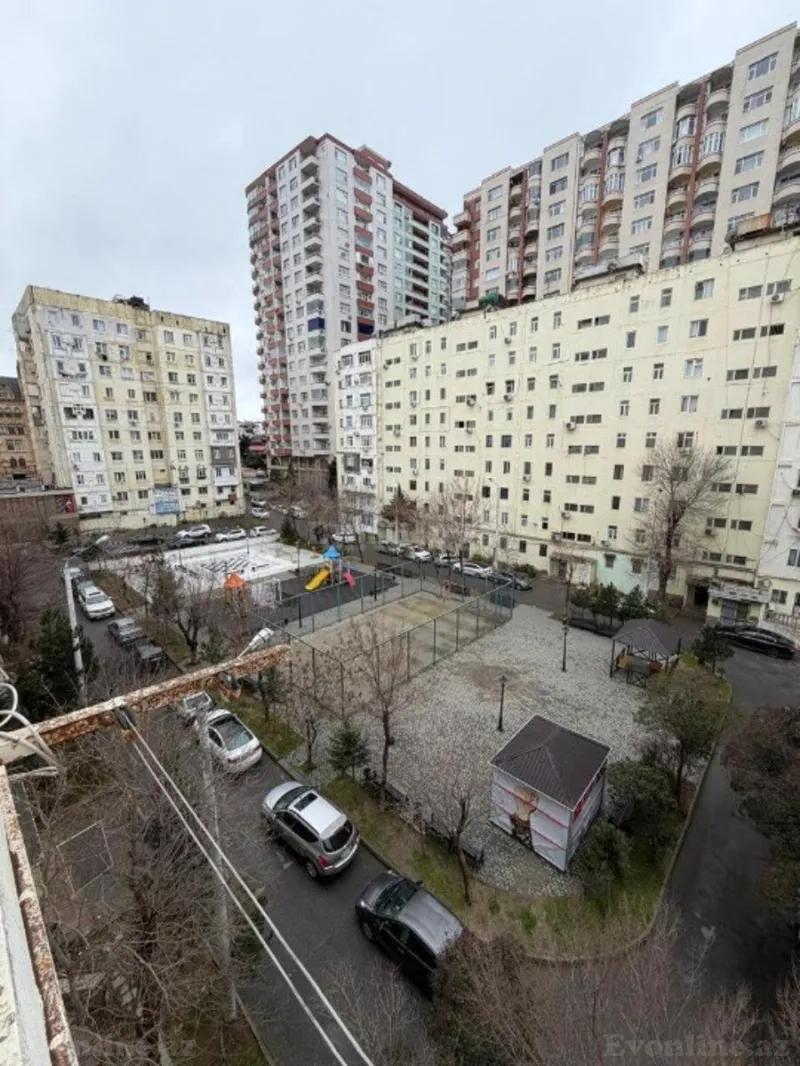 Satılır 2 otaqlı Mənzil Köhnə tikili 60 m² Səbail r. - şəkil 2