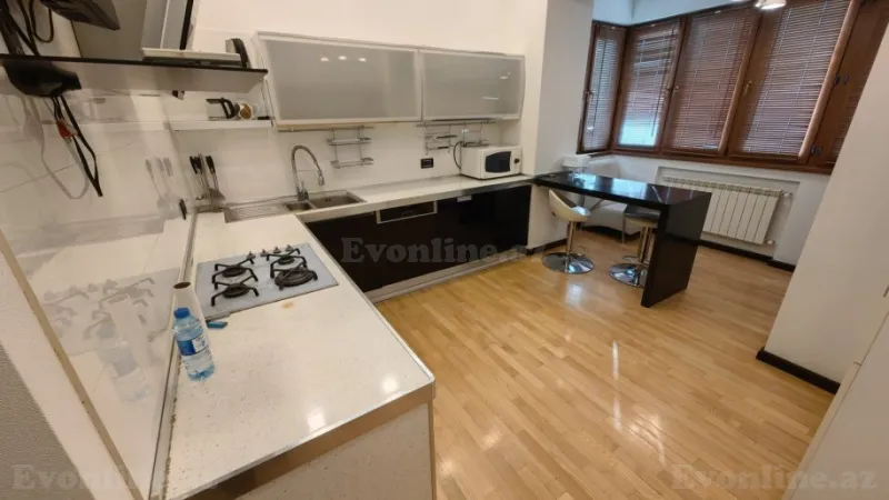 Satılır 3 otaqlı Mənzil Köhnə tikili 100 m² Sahil m. - şəkil 13