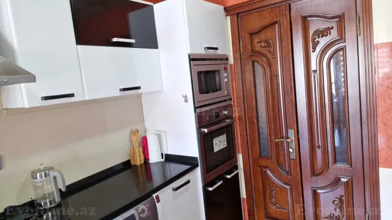 Kirayə verilir 3 otaqlı Mənzil Köhnə tikili 150 m² Sahil m. - şəkil 15