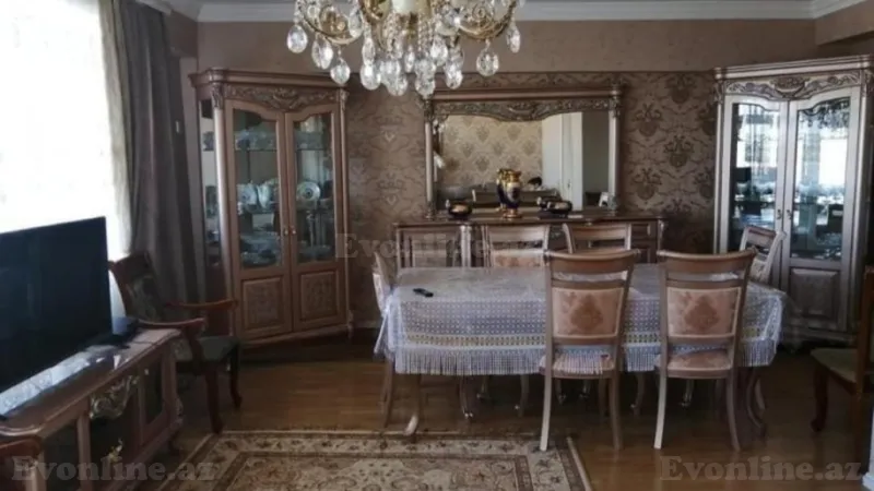 Satılır 4 otaqlı Mənzil Köhnə tikili 110 m² Gənclik m.