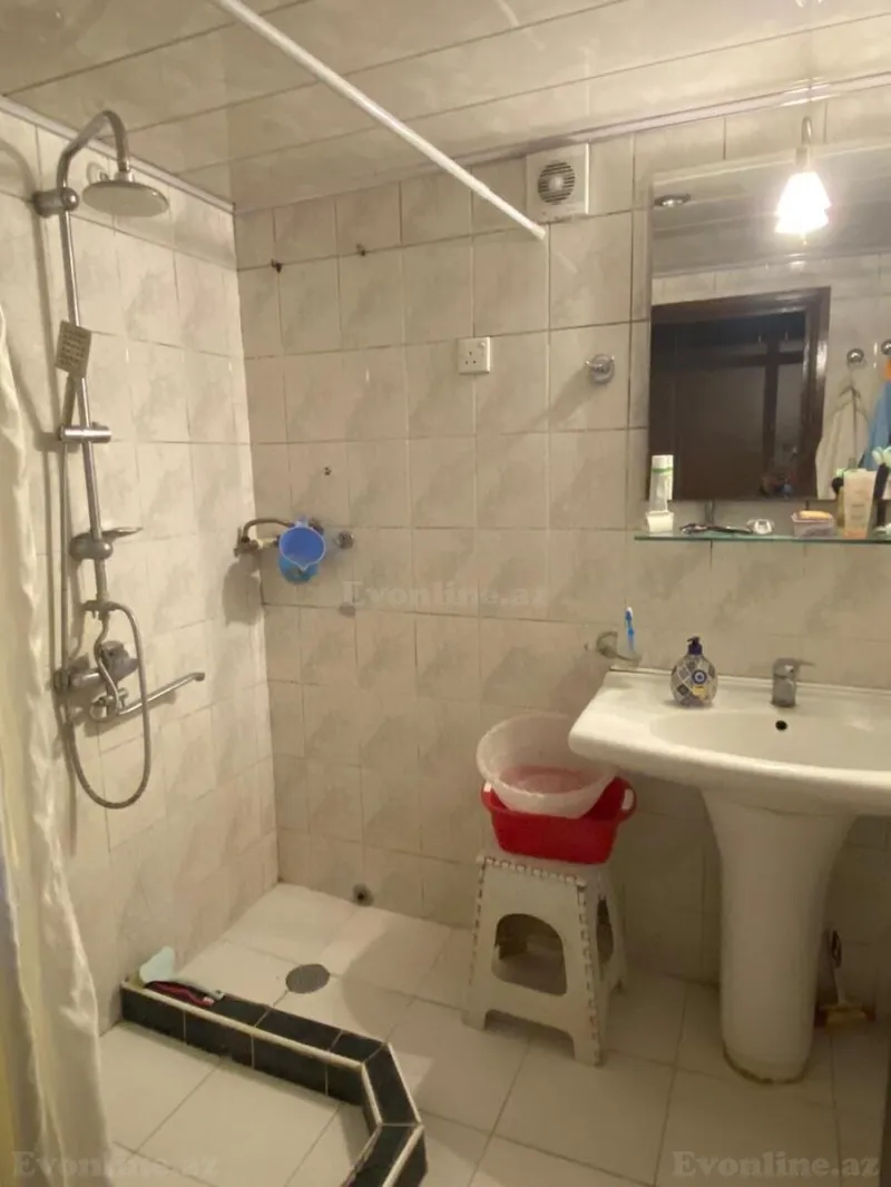 Satılır 4 otaqlı Mənzil Köhnə tikili 80 m² Səbail r. - şəkil 8