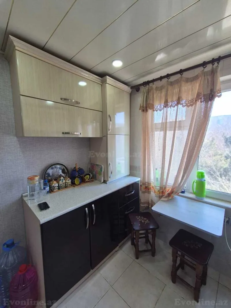 Satılır 4 otaqlı Mənzil Köhnə tikili 80 m² Xalqlar Dostluğu m. - şəkil 3