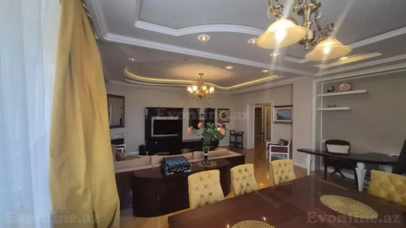 3 otaqlı Mənzil 180 m² 8 Noyabr m. Kirayə verilir