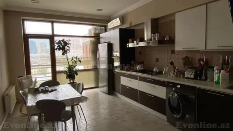 Satılır 3 otaqlı Mənzil Yeni tikili 130 m² 28 May m.