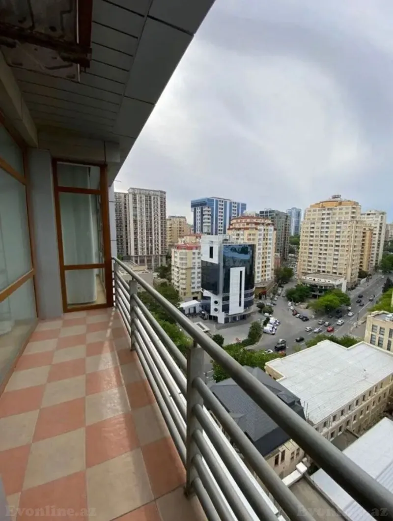 Satılır 3 otaqlı Mənzil Yeni tikili 130 m² 28 May m. - şəkil 4