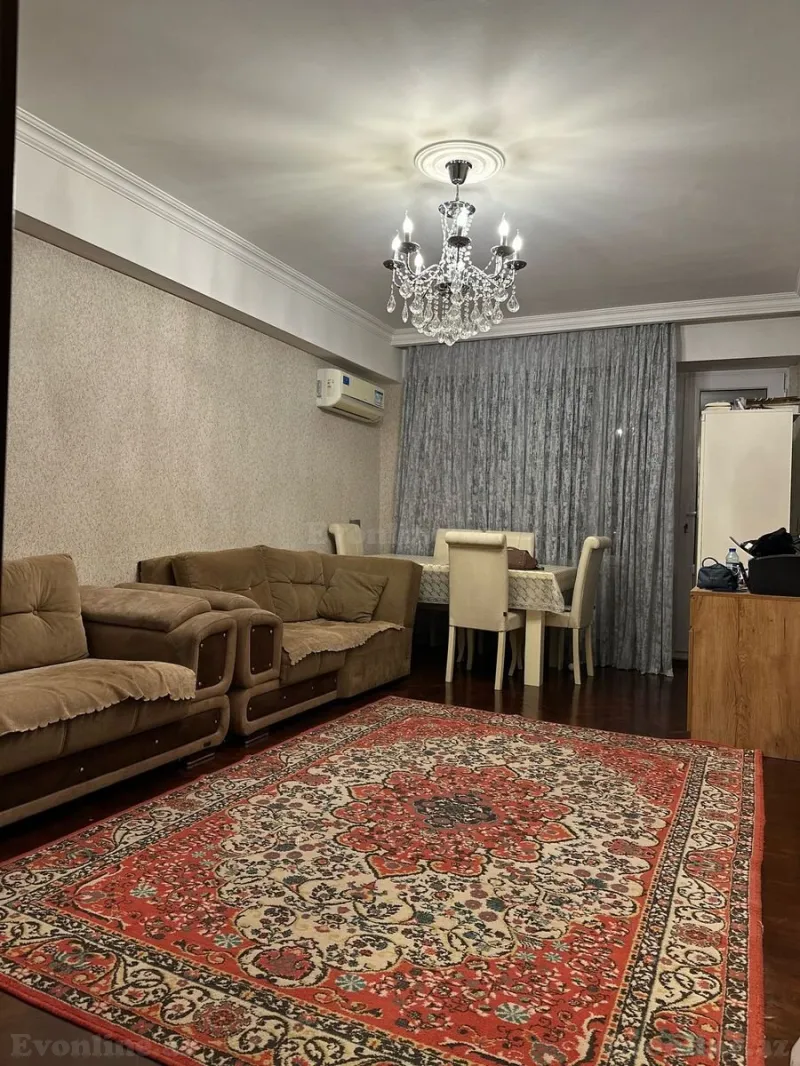 Satılır 6 otaqlı Mənzil Köhnə tikili 200 m² Elmlər Akademiyası m.