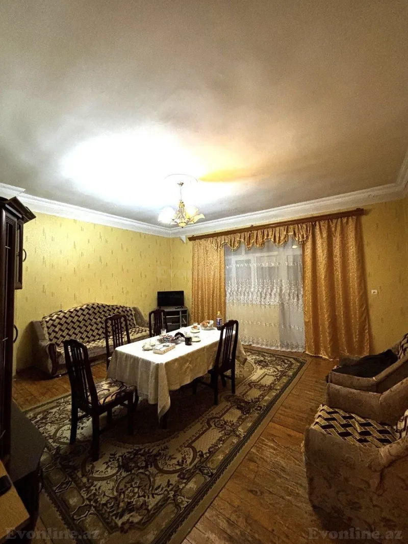 2 otaqlı Mənzil 70 m² 28 May m. Satılır