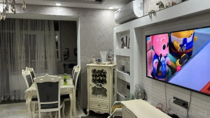 Satılır 2 otaqlı Mənzil Köhnə tikili 65 m² 8-ci mikrorayon - şəkil 2