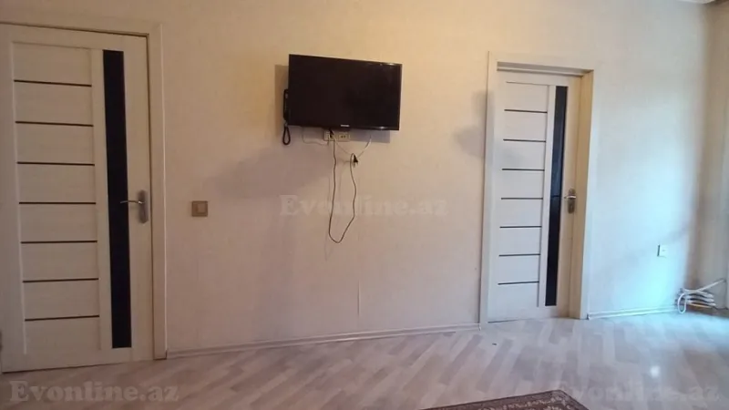 3 otaqlı Mənzil 80 m² 2-ci mikrorayon Kirayə verilir
