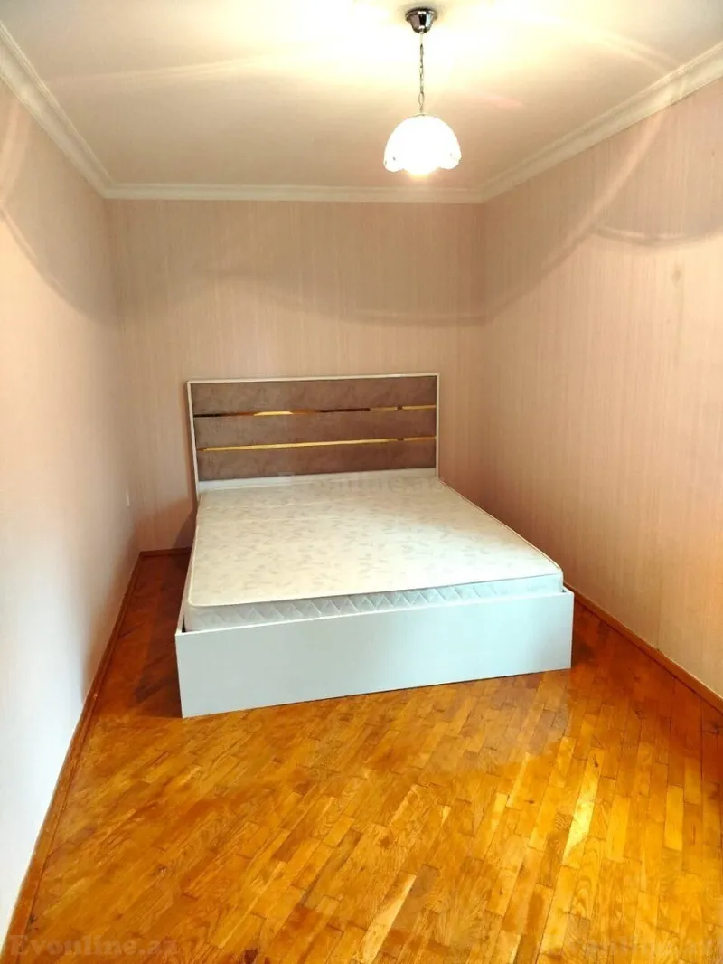 Satılır 2 otaqlı Mənzil Köhnə tikili 55 m² İnşaatçılar m. - şəkil 4