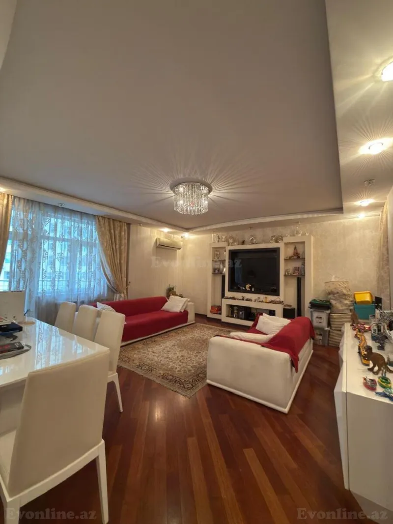 3 otaqlı Mənzil 126 m² Elmlər Akademiyası m. Satılır