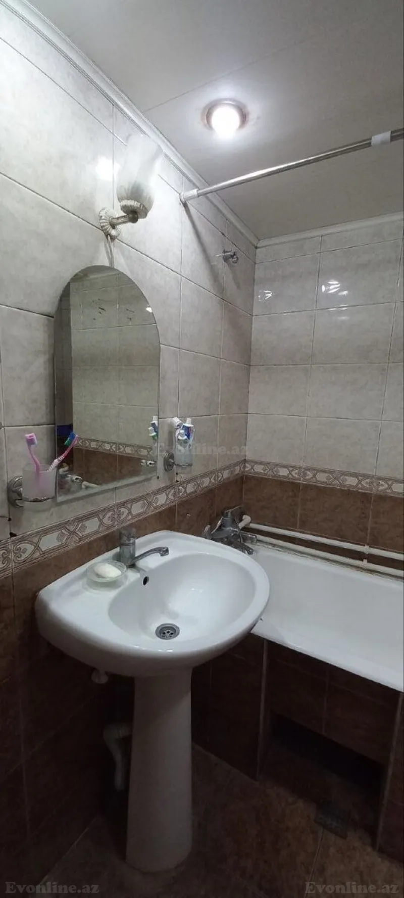 Satılır 2 otaqlı Mənzil Köhnə tikili 72 m² Gənclik m. - şəkil 13