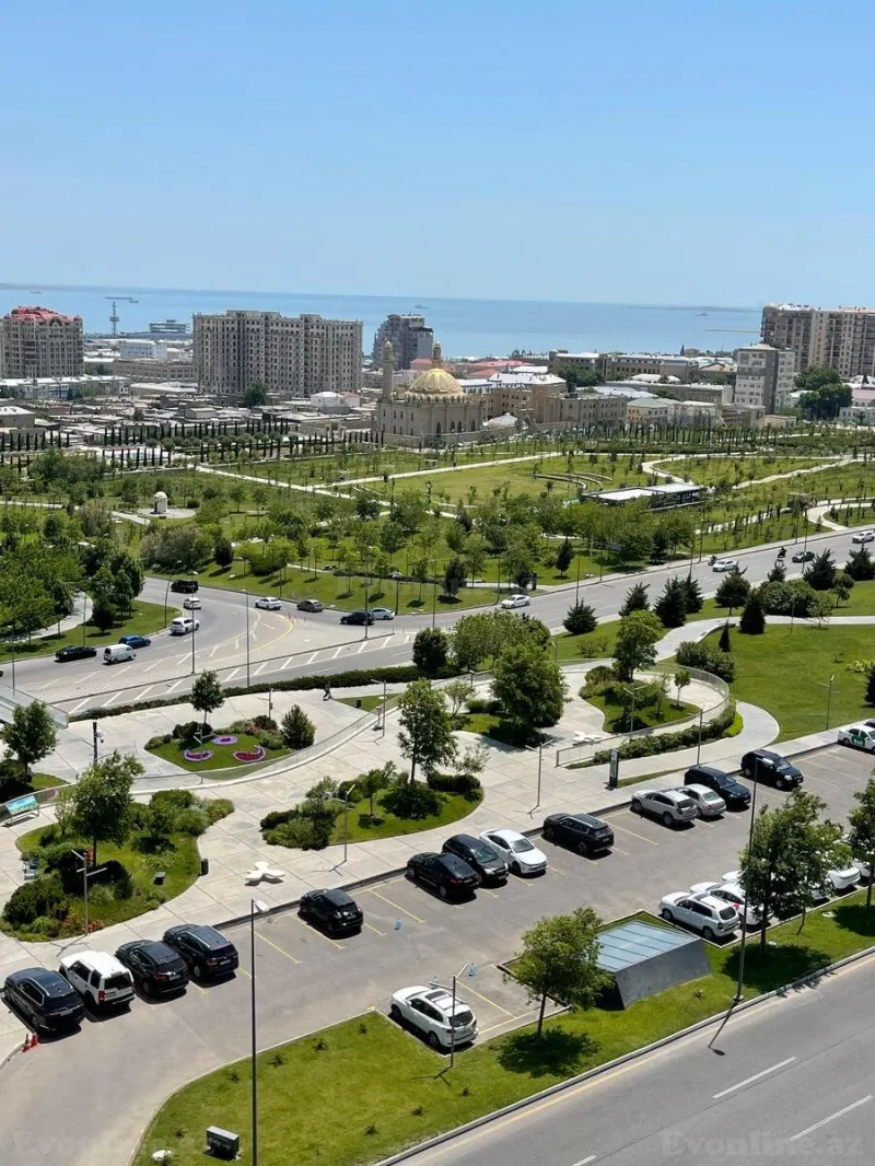 4 otaqlı Mənzil 190 m² Elmlər Akademiyası m. Kirayə verilir