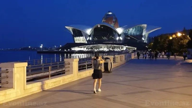 Satılır 3 otaqlı Mənzil Köhnə tikili 80 m² Səbail r. - şəkil 2